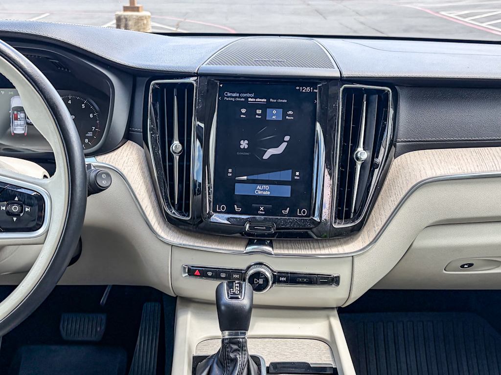 Thumbnail: 2020 Volvo XC60 - 13