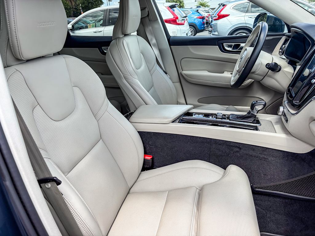 Thumbnail: 2020 Volvo XC60 - 9