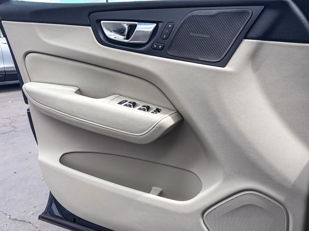 Thumbnail: 2020 Volvo XC60 - 23