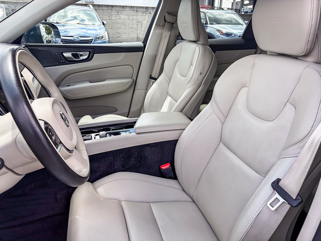 Thumbnail: 2020 Volvo XC60 - 10