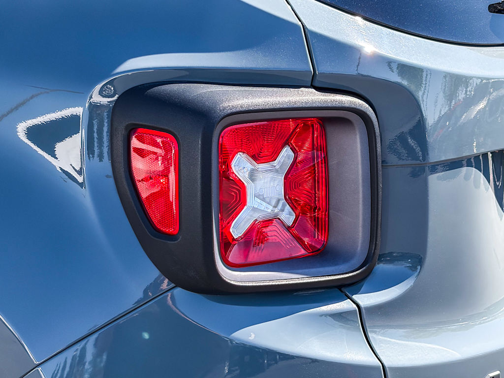 Thumbnail: 2018 Jeep Renegade - 19