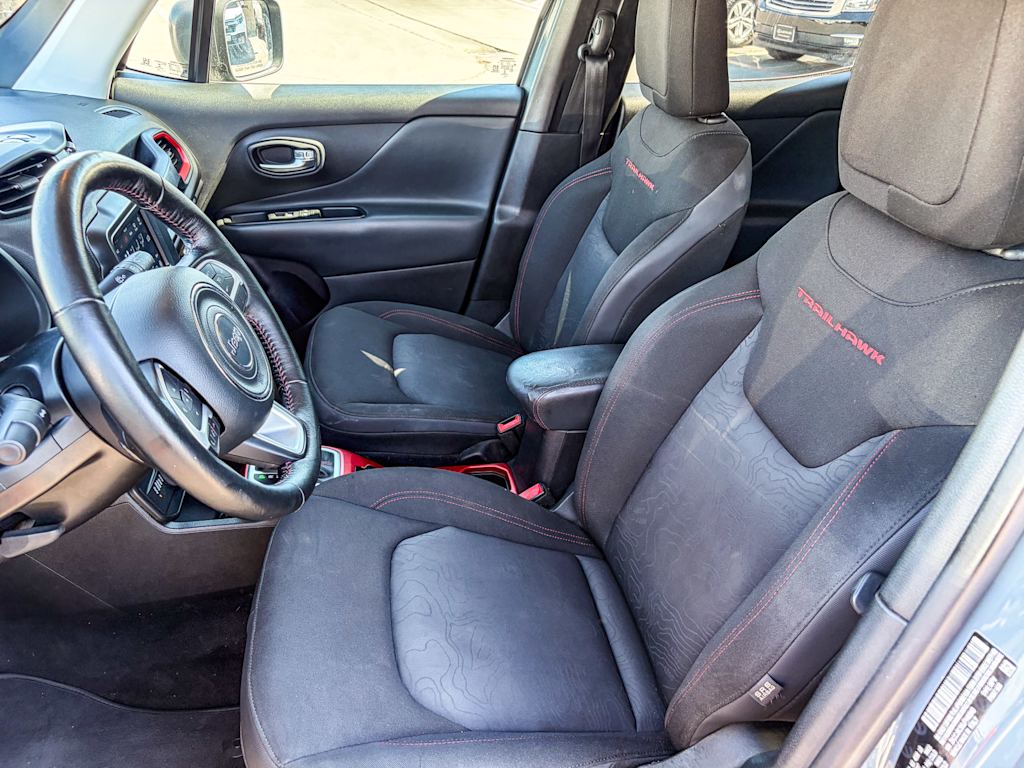 Thumbnail: 2018 Jeep Renegade - 10