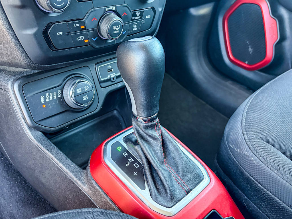 Thumbnail: 2018 Jeep Renegade - 13