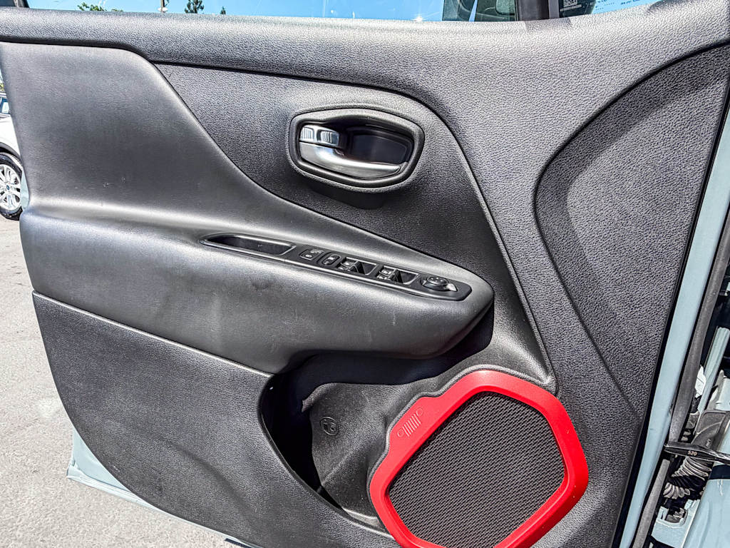 Thumbnail: 2018 Jeep Renegade - 22