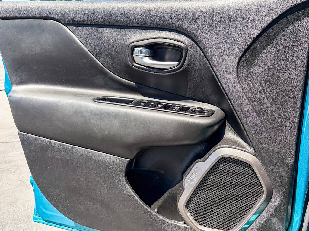 Thumbnail: 2022 Jeep Renegade - 24