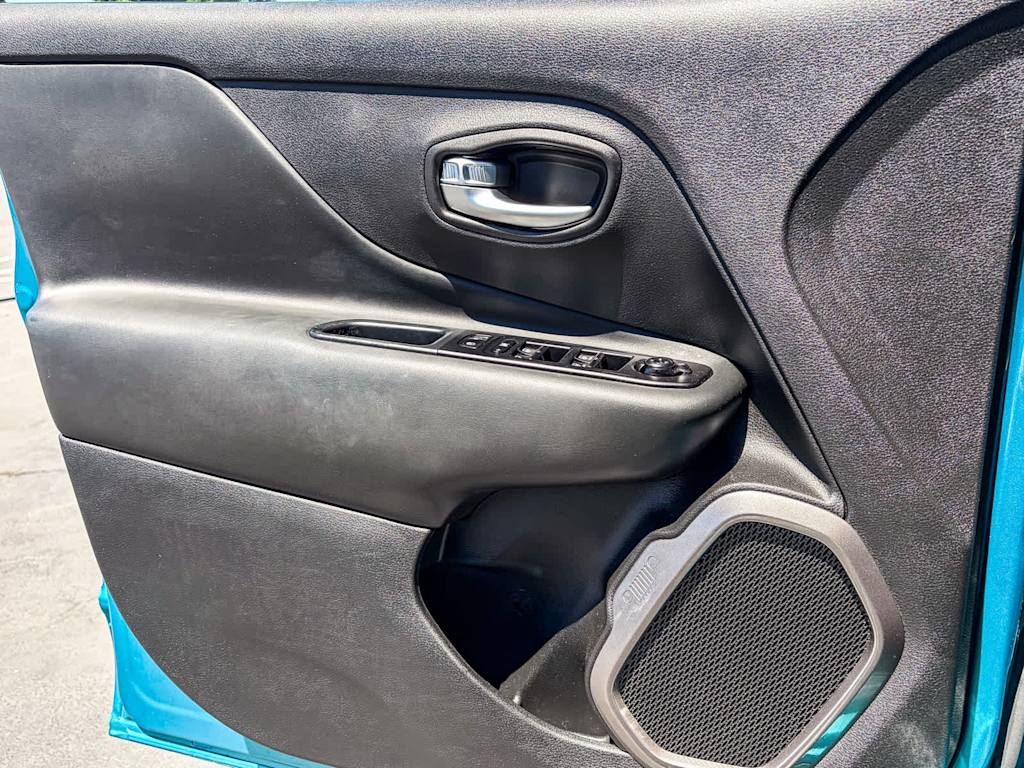 Thumbnail: 2022 Jeep Renegade - 23