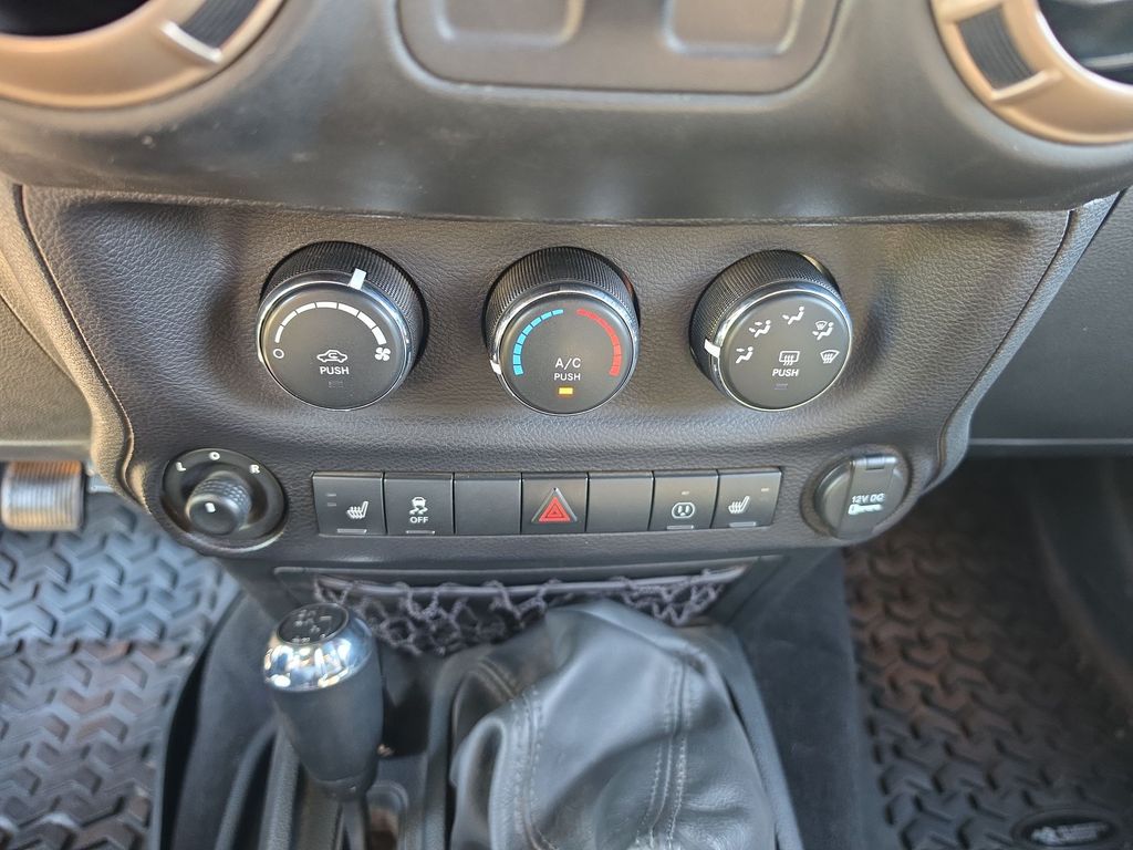 Thumbnail: 2016 Jeep Wrangler - 22