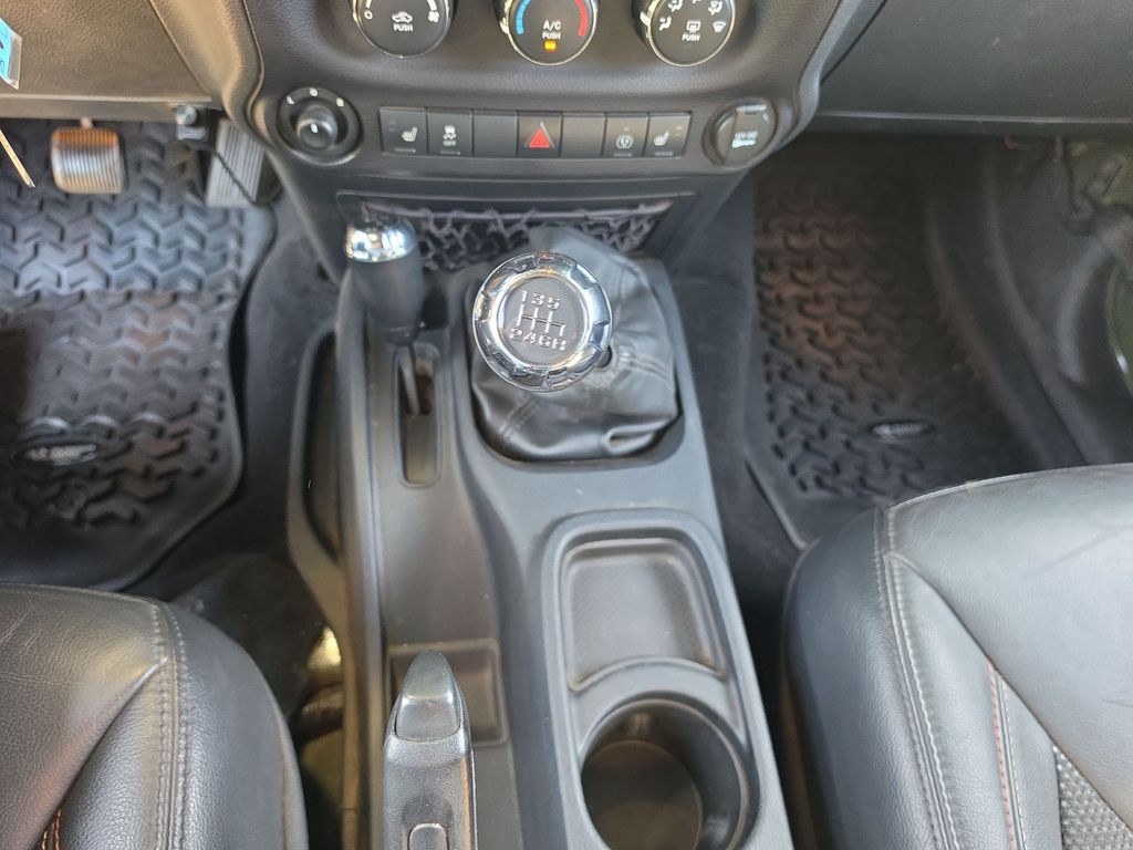 Thumbnail: 2016 Jeep Wrangler - 13
