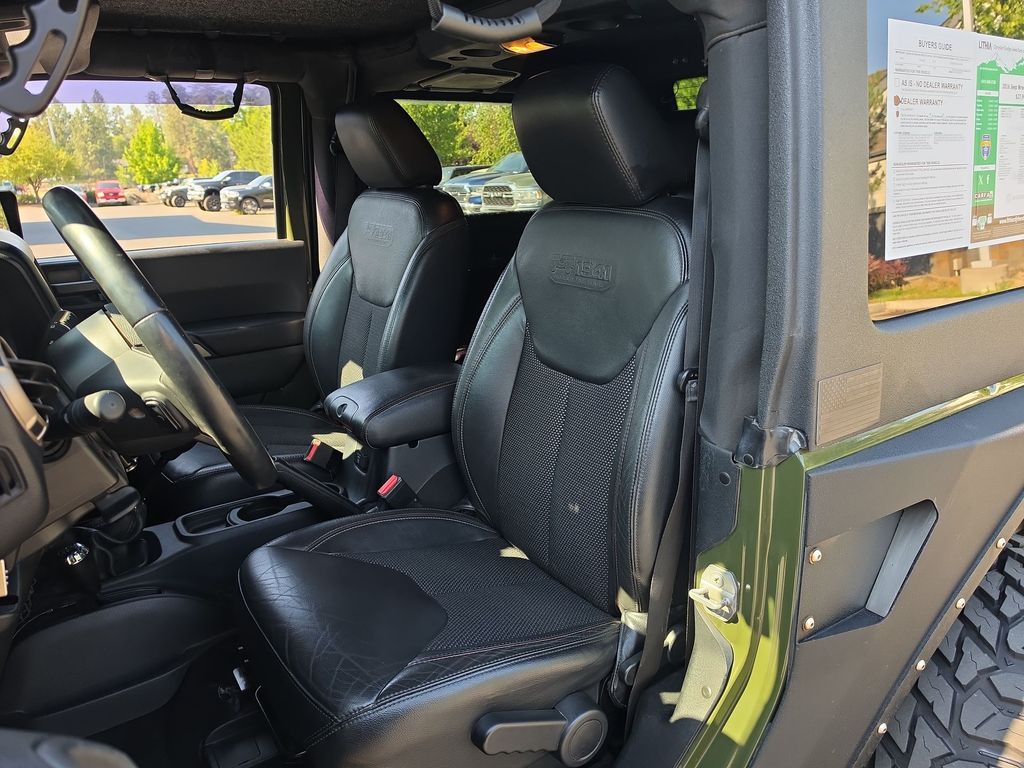 Thumbnail: 2016 Jeep Wrangler - 9
