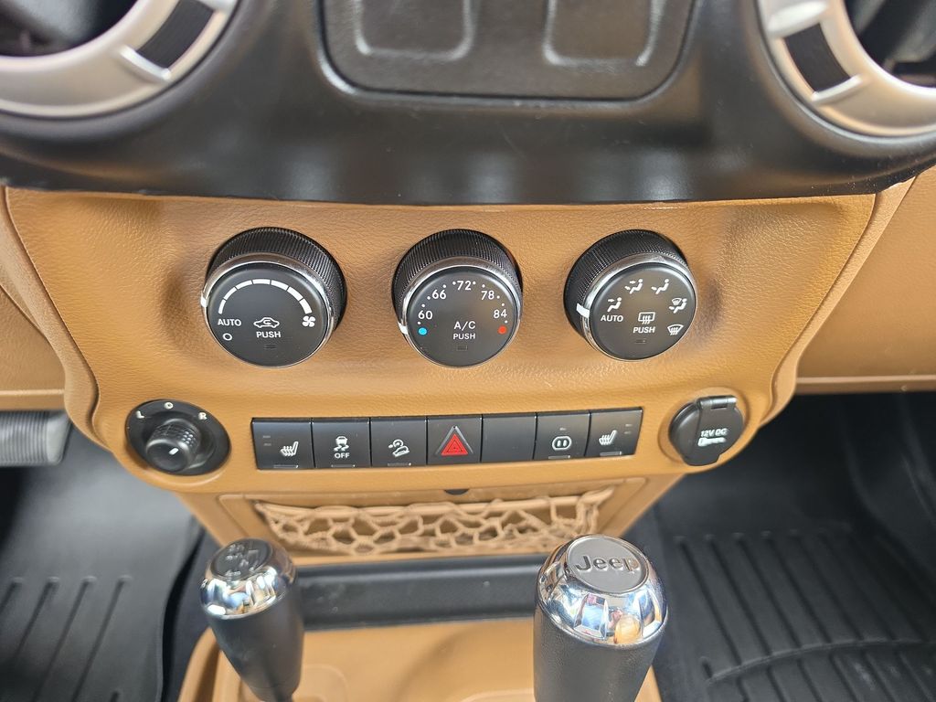 Thumbnail: 2012 Jeep Wrangler - 23