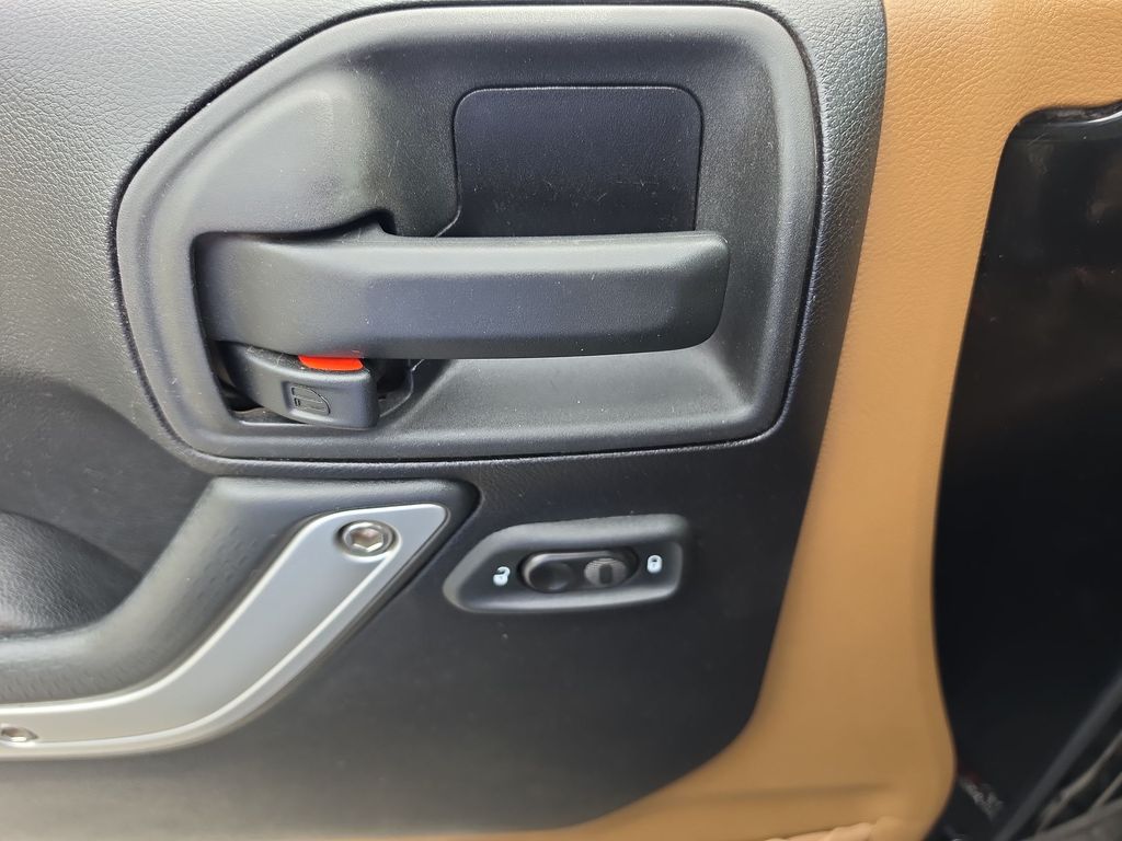 Thumbnail: 2012 Jeep Wrangler - 21