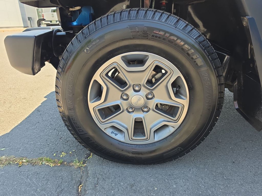 Thumbnail: 2016 Jeep Wrangler - 6