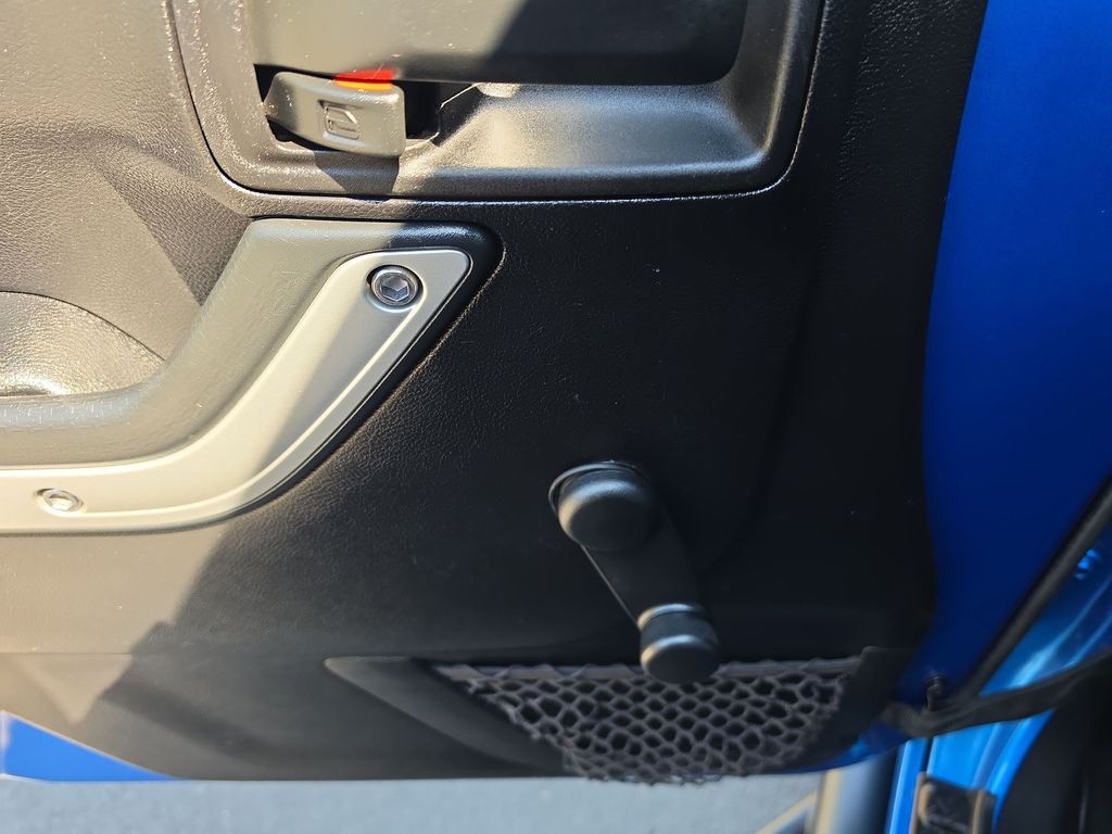 Thumbnail: 2016 Jeep Wrangler - 21