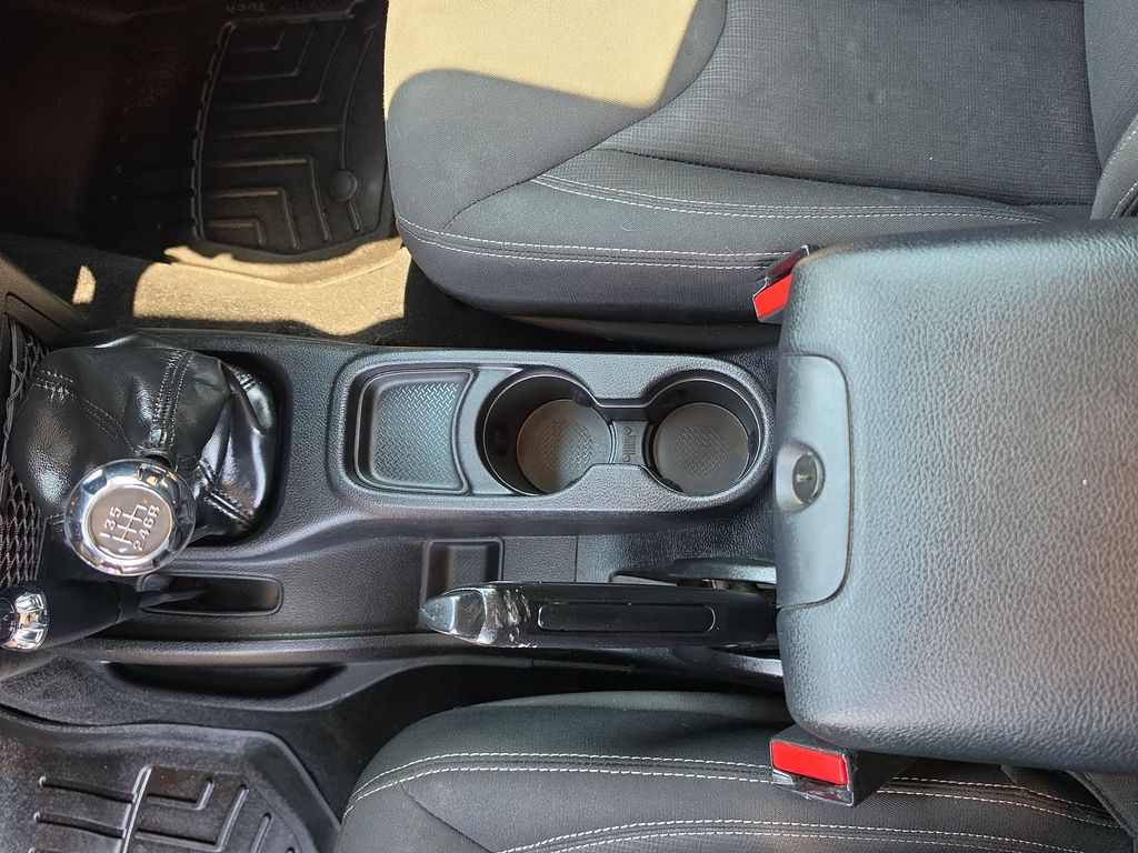 Thumbnail: 2016 Jeep Wrangler - 24