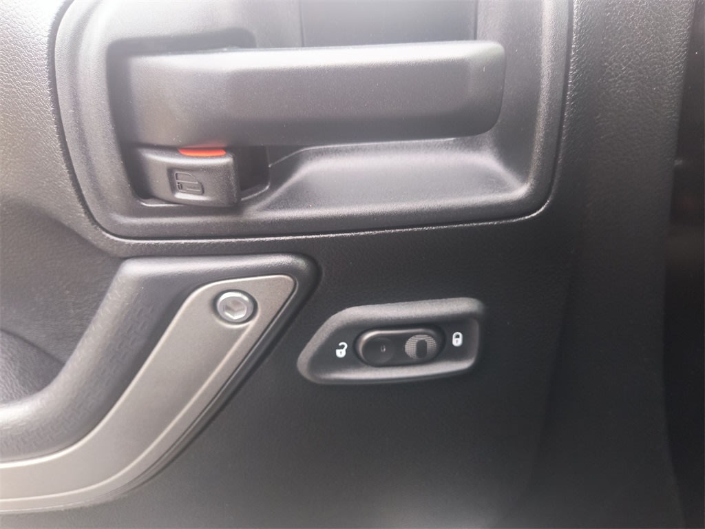 Thumbnail: 2017 Jeep Wrangler - 21