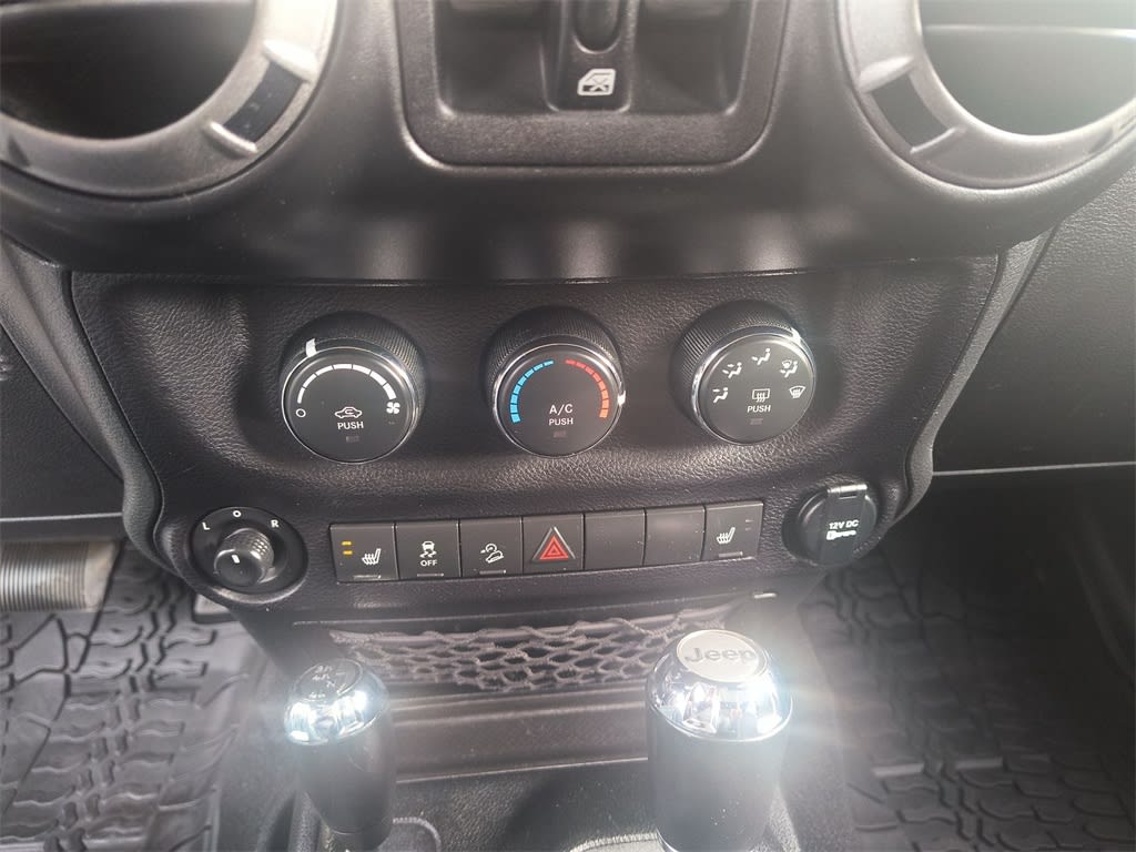 Thumbnail: 2017 Jeep Wrangler - 22