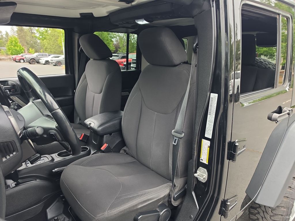 Thumbnail: 2015 Jeep Wrangler - 9