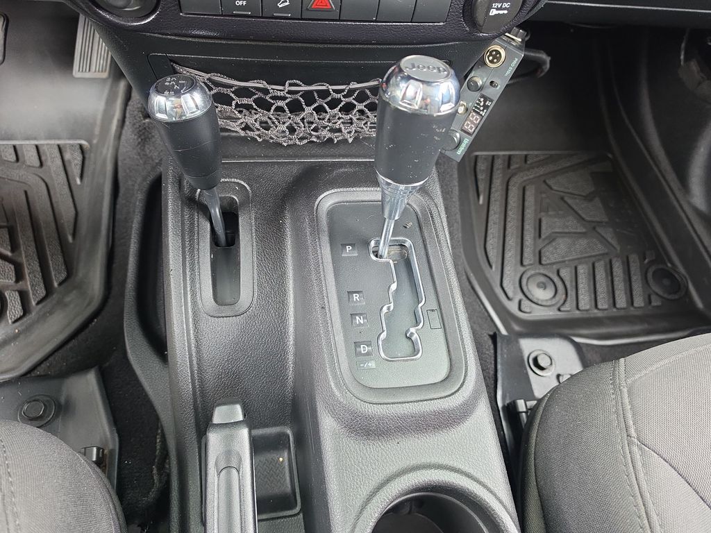 Thumbnail: 2015 Jeep Wrangler - 13