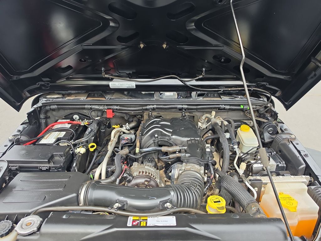 Thumbnail: 2015 Jeep Wrangler - 8
