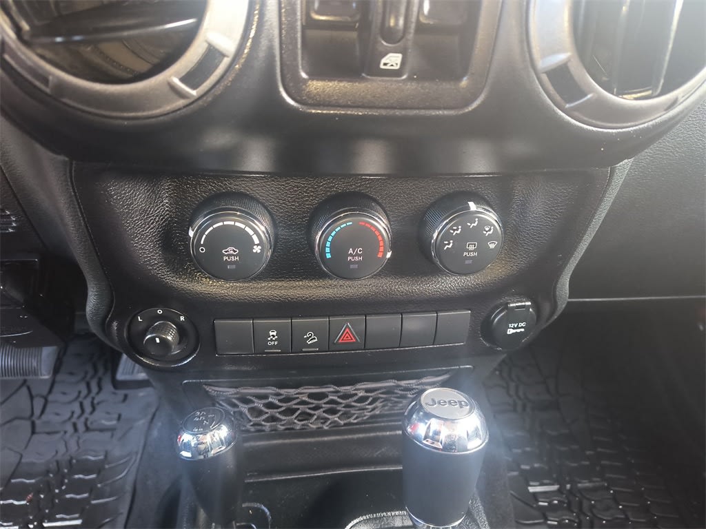 Thumbnail: 2018 Jeep Wrangler - 22