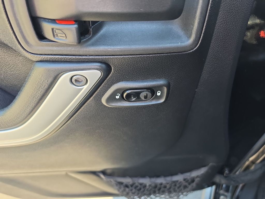 Thumbnail: 2015 Jeep Wrangler - 5