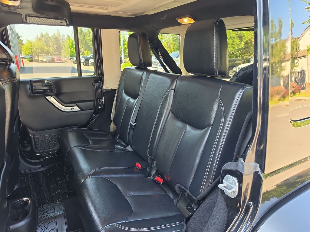 Thumbnail: 2015 Jeep Wrangler - 10