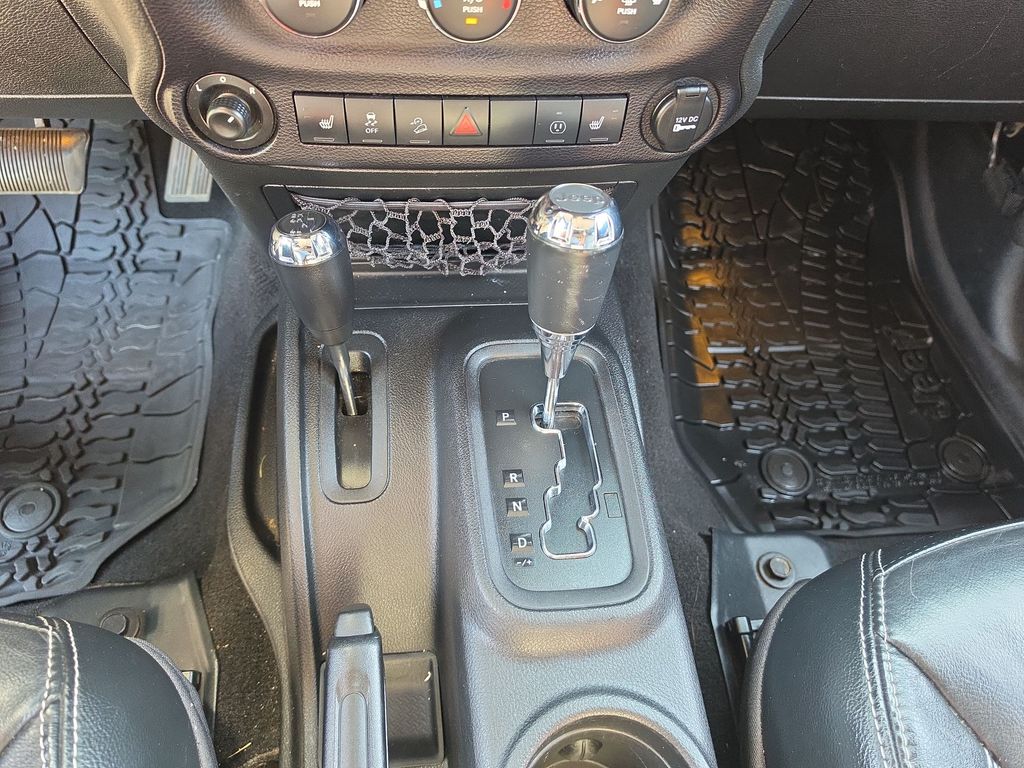Thumbnail: 2015 Jeep Wrangler - 12