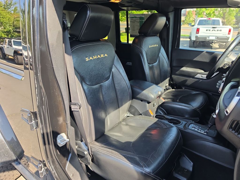 Thumbnail: 2015 Jeep Wrangler - 9