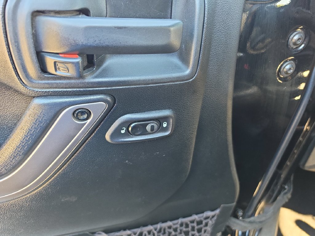 Thumbnail: 2018 Jeep Wrangler - 14