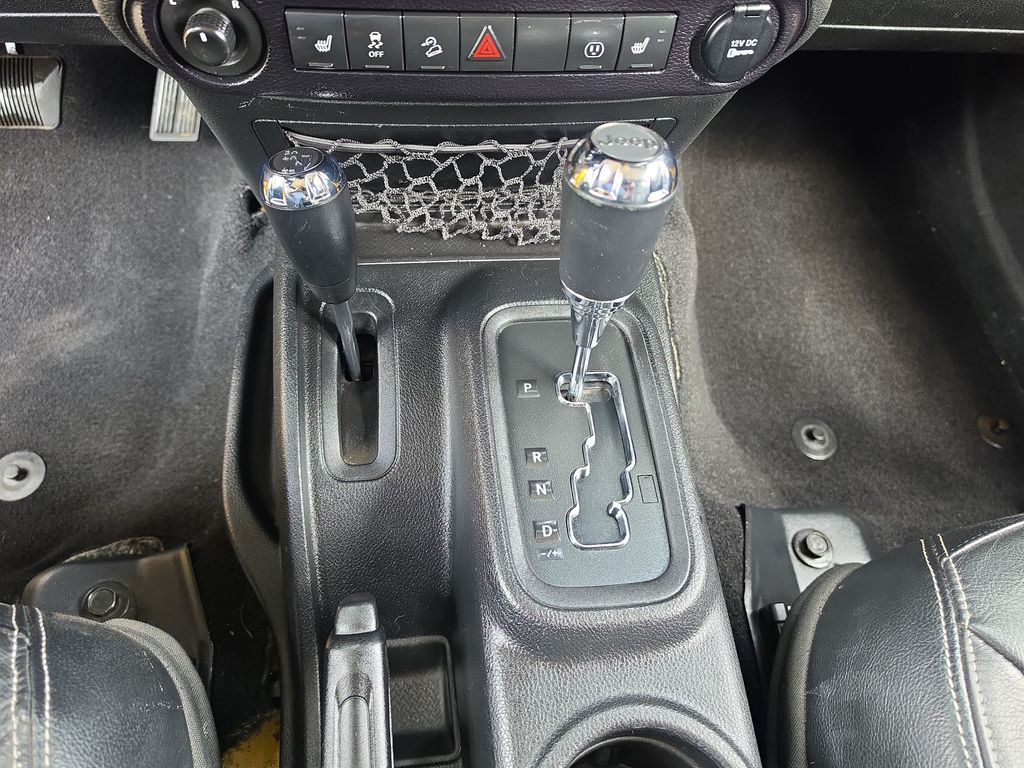 Thumbnail: 2015 Jeep Wrangler - 12