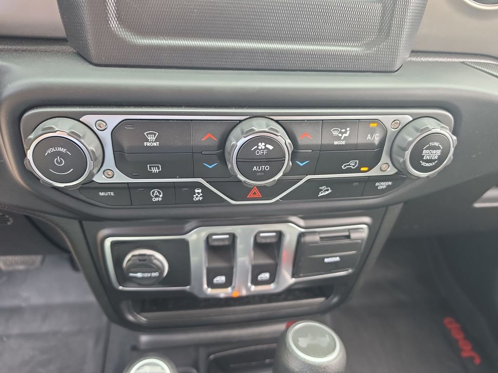 Thumbnail: 2020 Jeep Wrangler - 23