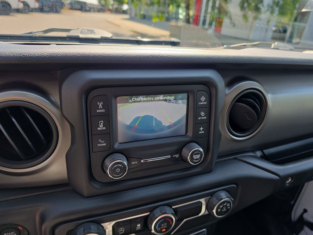 Thumbnail: 2018 Jeep Wrangler - 21