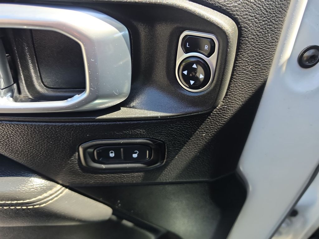Thumbnail: 2021 Jeep Wrangler - 21