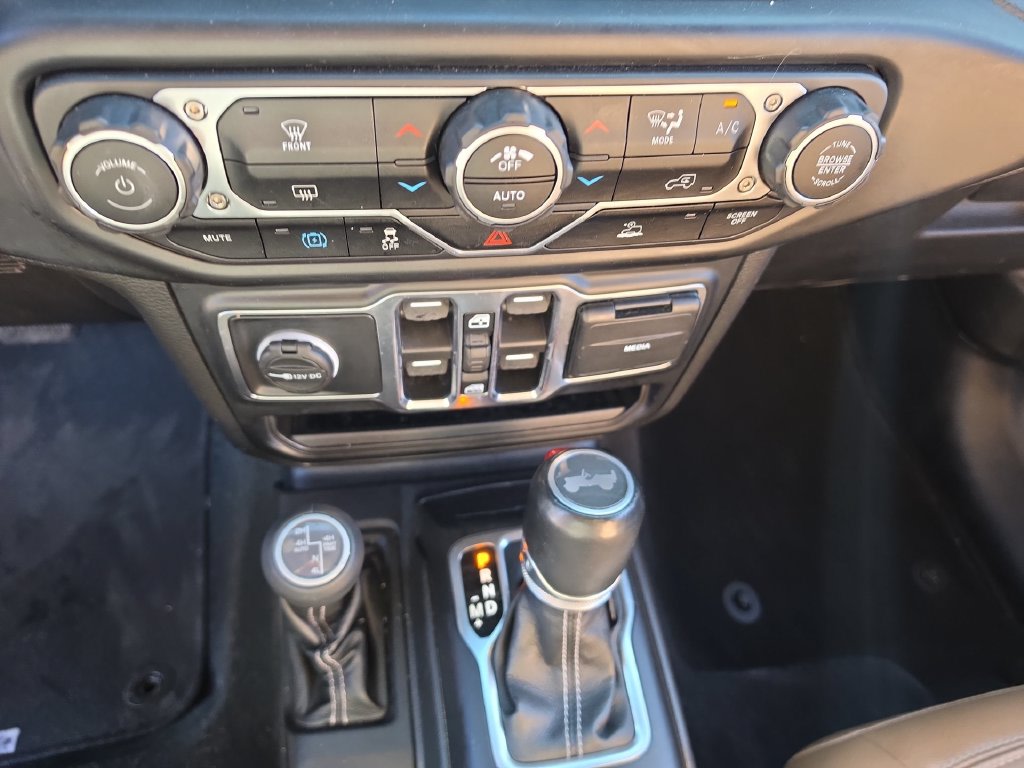 Thumbnail: 2022 Jeep Wrangler - 24