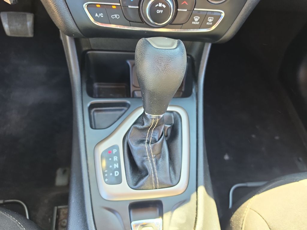 Thumbnail: 2018 Jeep Cherokee - 11