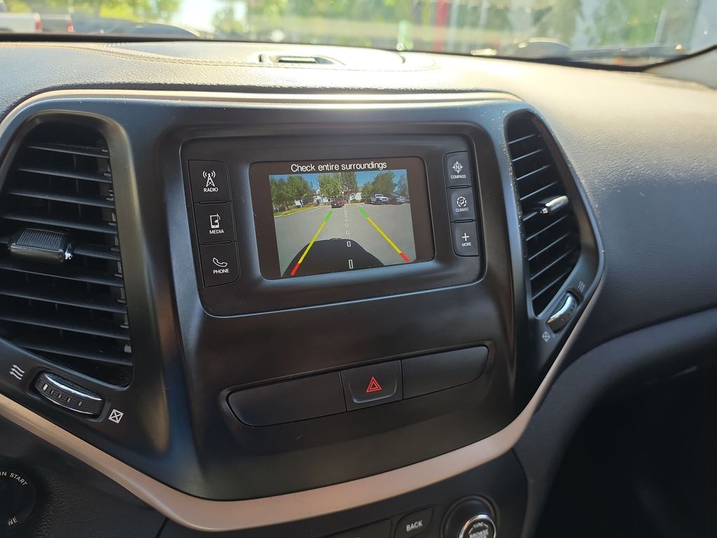 Thumbnail: 2018 Jeep Cherokee - 22