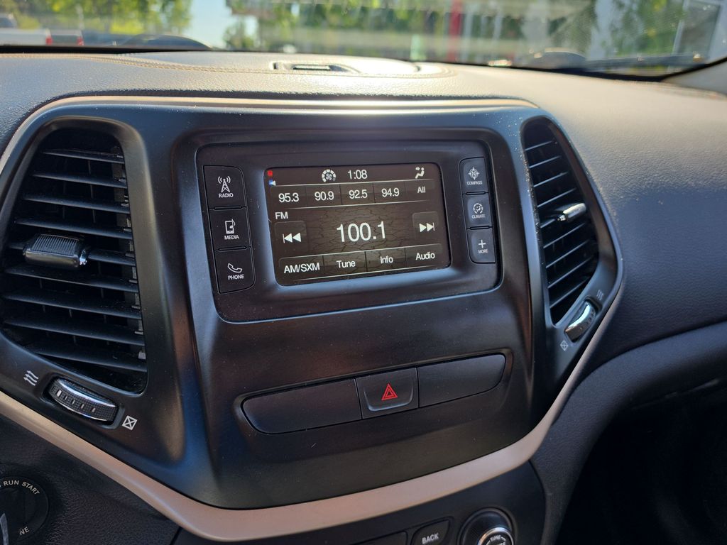 Thumbnail: 2018 Jeep Cherokee - 10