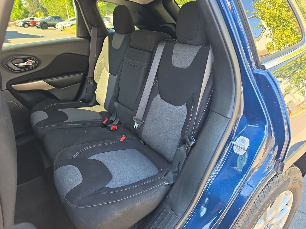 Thumbnail: 2018 Jeep Cherokee - 9