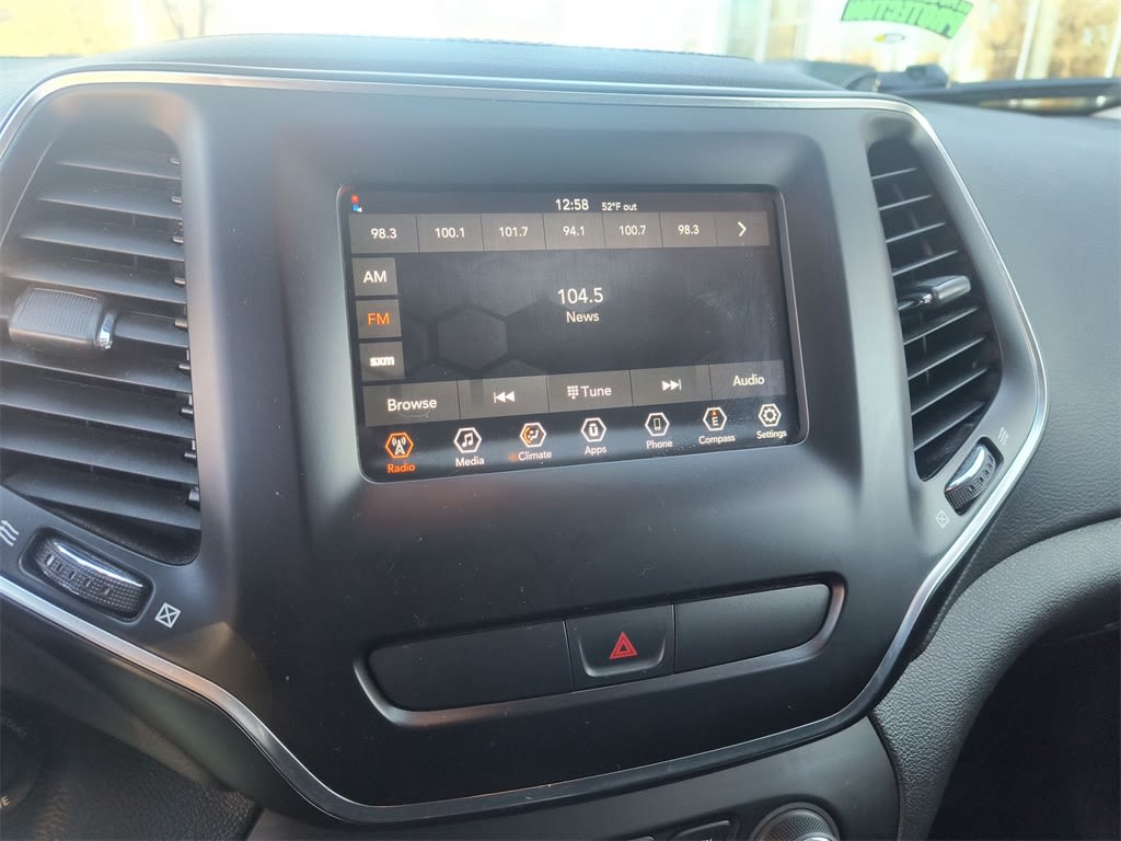 Thumbnail: 2019 Jeep Cherokee - 12