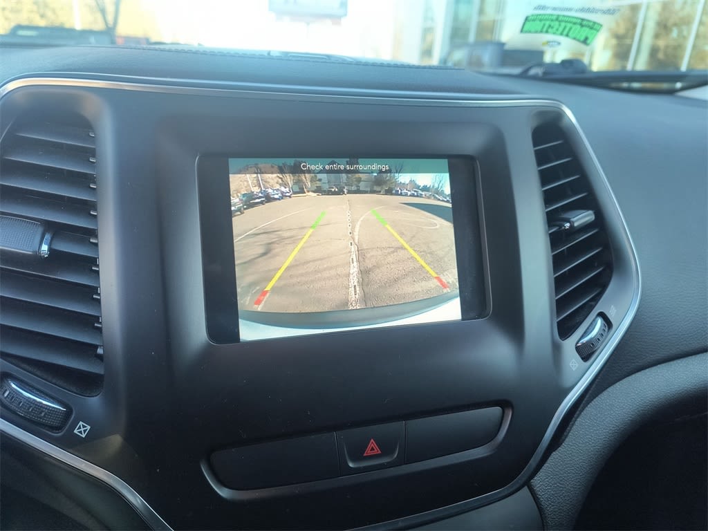 Thumbnail: 2019 Jeep Cherokee - 22