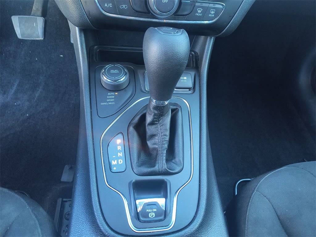 Thumbnail: 2019 Jeep Cherokee - 13