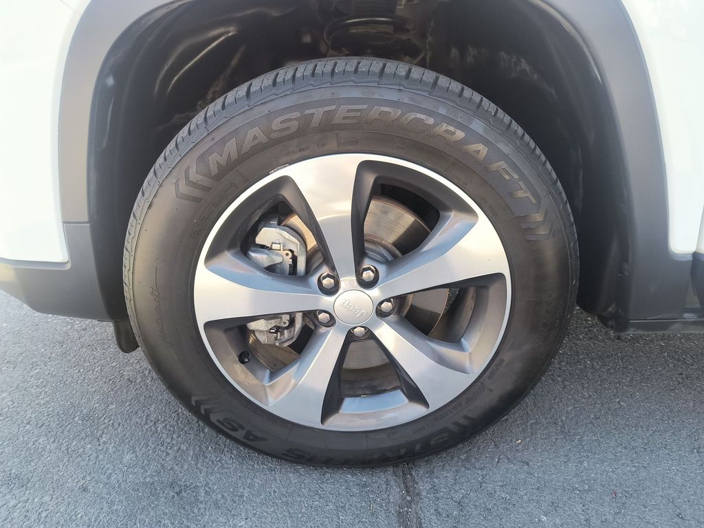 Thumbnail: 2019 Jeep Cherokee - 6