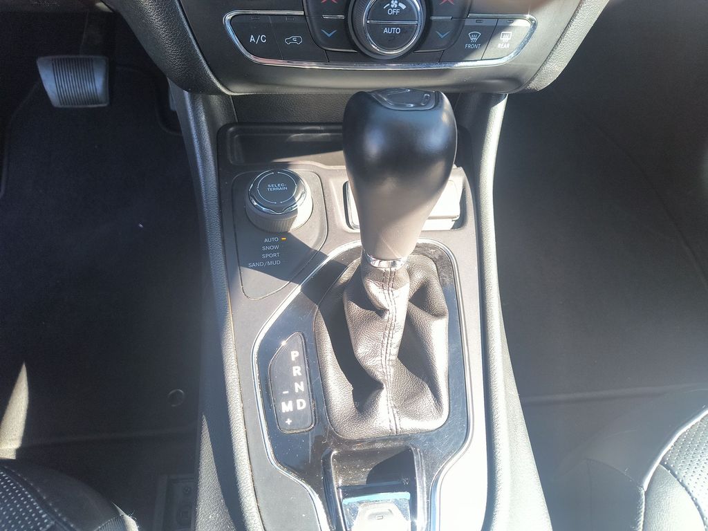 Thumbnail: 2019 Jeep Cherokee - 12