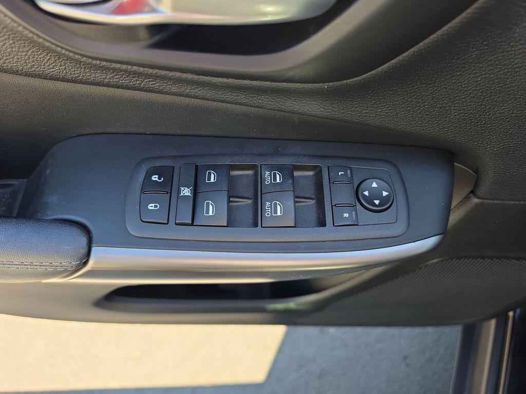Thumbnail: 2022 Jeep Cherokee - 21