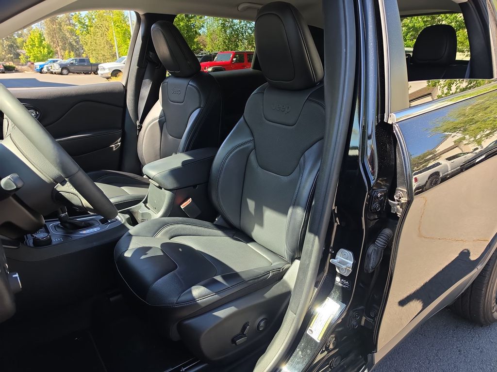 Thumbnail: 2022 Jeep Cherokee - 8