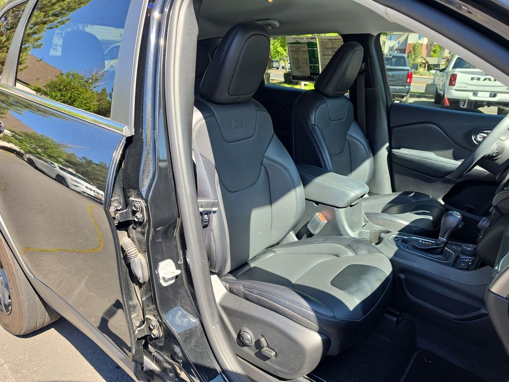 Thumbnail: 2022 Jeep Cherokee - 24