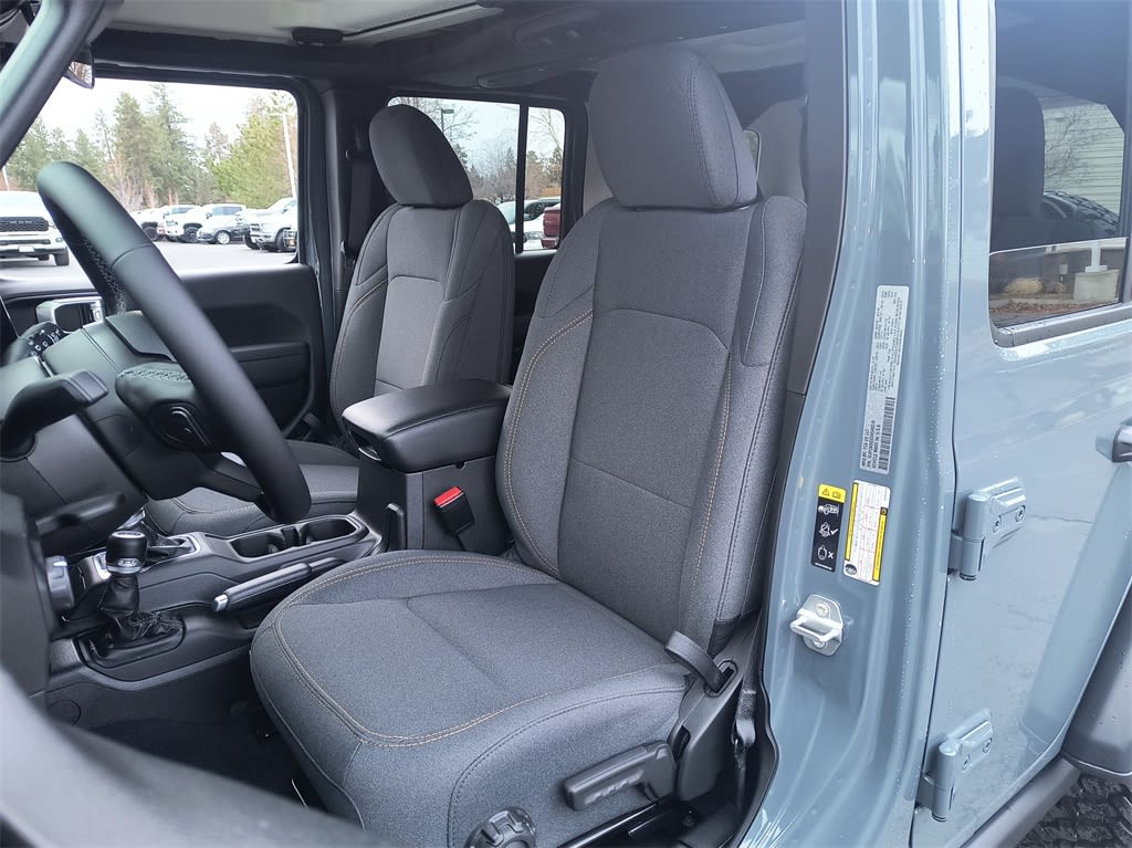 2025 Jeep Wrangler Sport 8