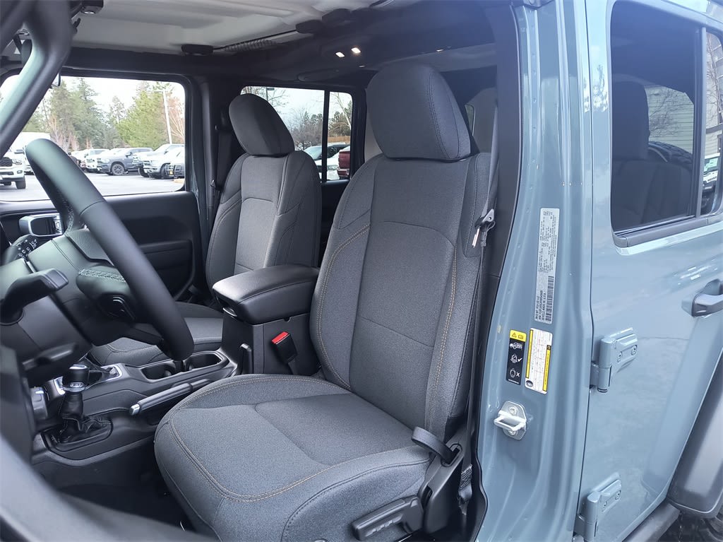 2025 Jeep Wrangler Sport 9