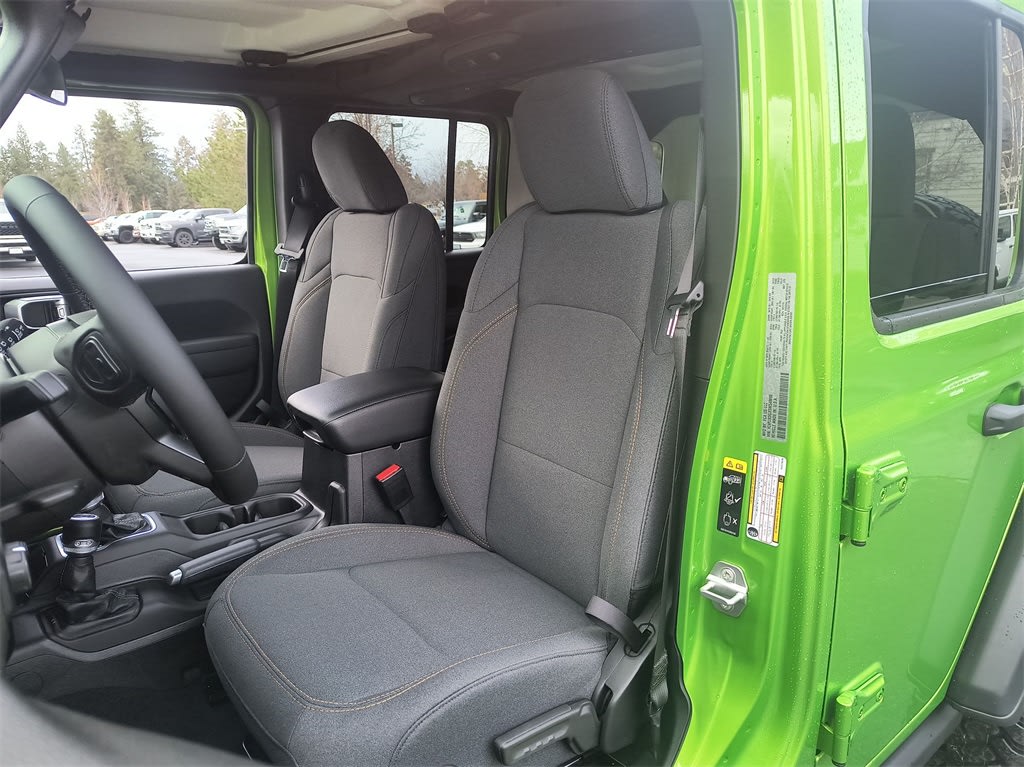 2025 Jeep Wrangler Sport 8