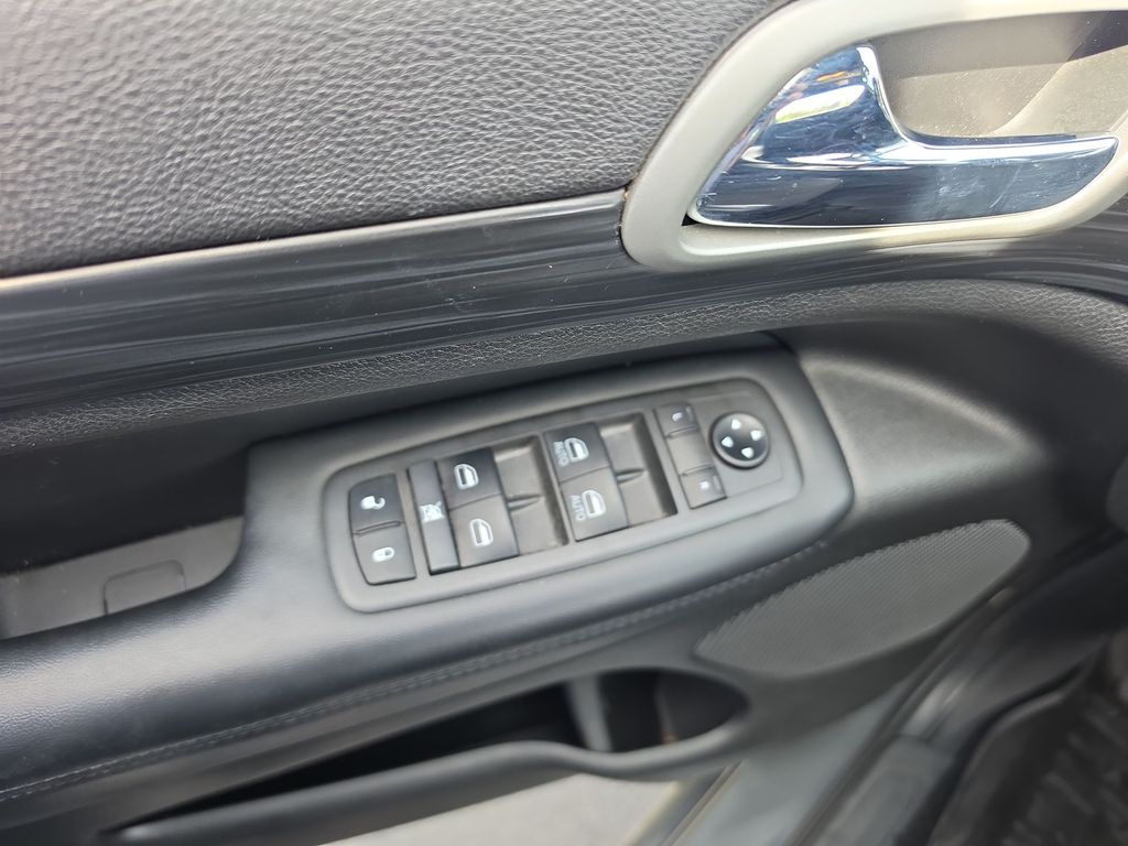 Thumbnail: 2021 Jeep Grand Cherokee - 21
